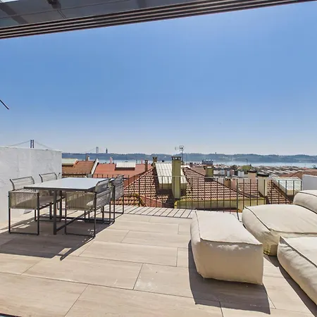 Luxurious Loft : Bridge-view Rooftop | By Airnest Apartman