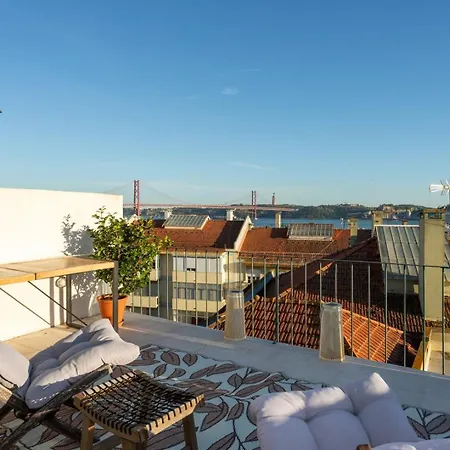 Апартаменты Luxurious Loft : Bridge-view Rooftop | By Airnest Лиссабон