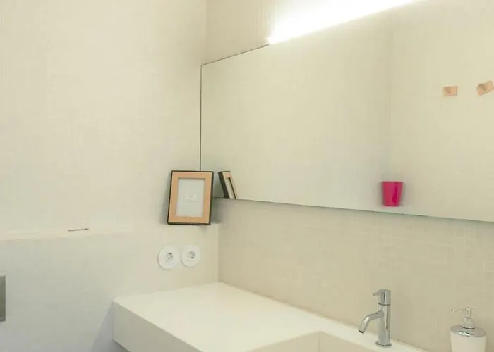 Luxurious Loft : Bridge-view Rooftop | By Airnest * ליסבון