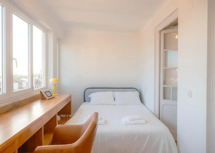 Luxurious Loft : Bridge-view Rooftop | By Airnest דירה ליסבון