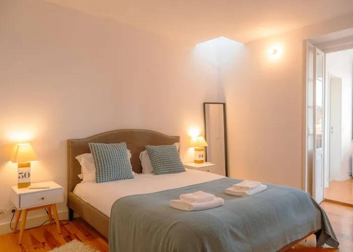 Luxurious Loft : Bridge-view Rooftop | By Airnest דירה ליסבון