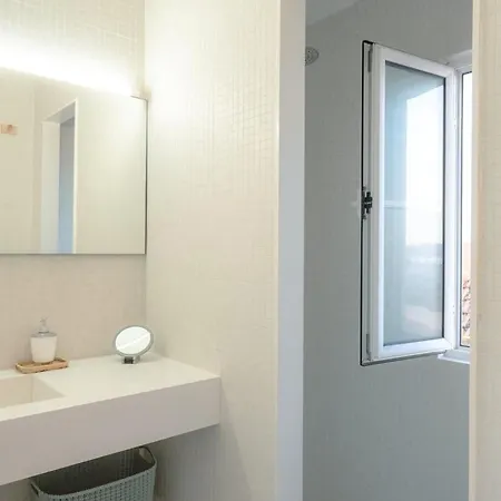 Luxurious Loft : Bridge-view Rooftop | By Airnest דירה