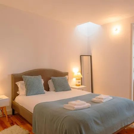 Luxurious Loft : Bridge-view Rooftop | By Airnest דירה ליסבון